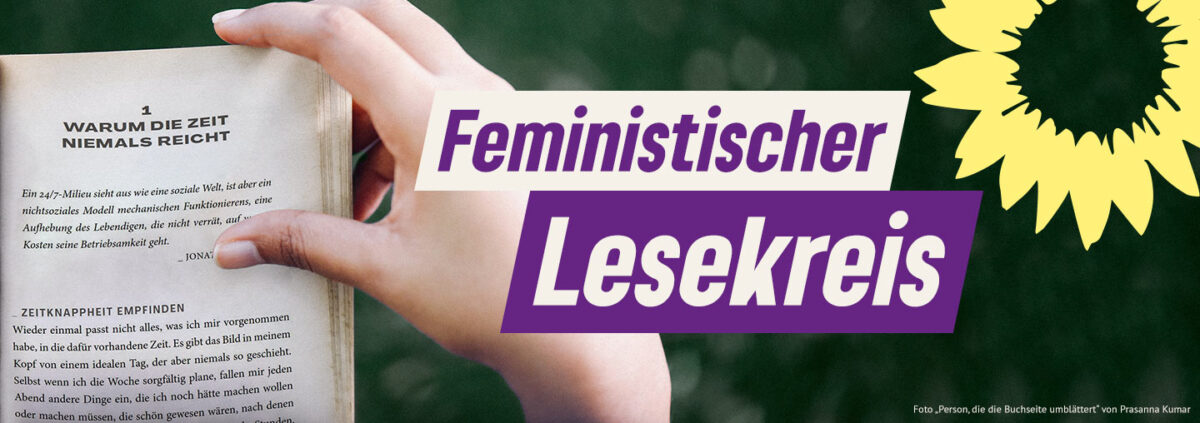 Feministischer Lesekreis (Foto „Person, die die Buchseite umblättert“ von Prasanna Kumar @ Unsplash)