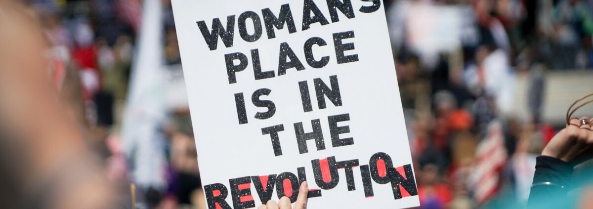 Foto „Der Platz der Frau ist in der Revolution“ von Mike Newbry @ Unsplash