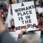 Foto „Der Platz der Frau ist in der Revolution“ von Mike Newbry @ Unsplash
